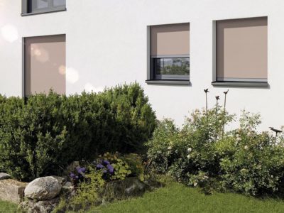 Fenster-System-Markise von Warema Neubau-Aufsetz-Markise mit easyZIP-Führung